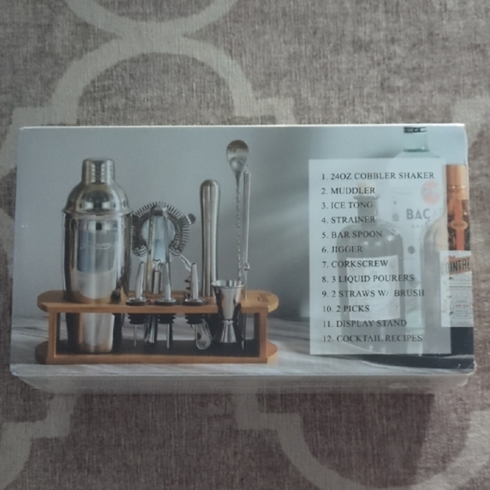 NWT Cocktail Shaker Set Never Used - Picture 3 of 4